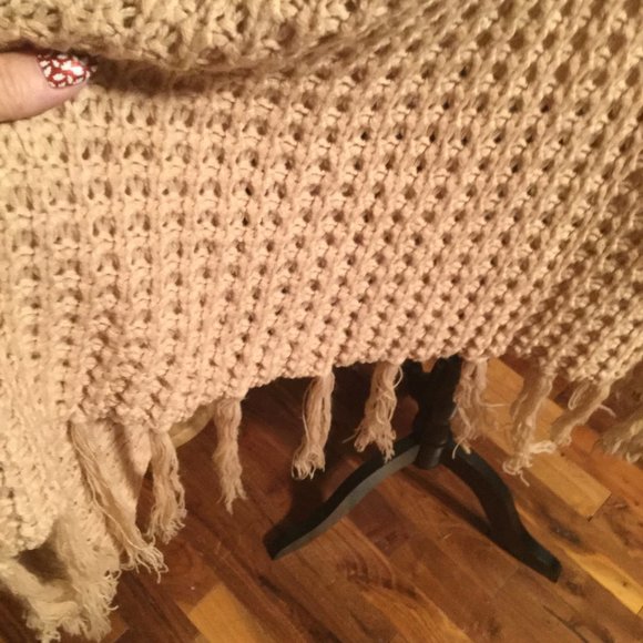 Listicle poncho has button so you have arms crocheted size medium large - Picture 3 of 5